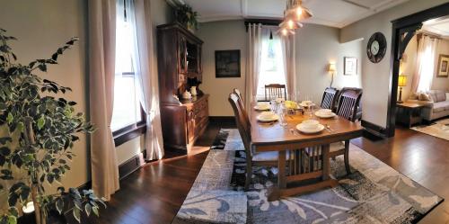Facilities, Beautiful Craftsman Style Home w/ Fenced Yard in South Beloit (IL)