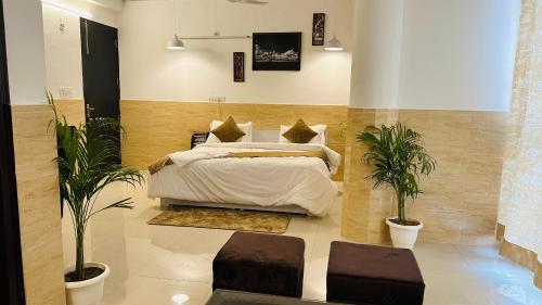 Hotel Relax In - Noida Sector 18