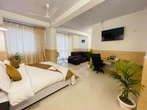 Hotel Relax In - Noida Sector 18