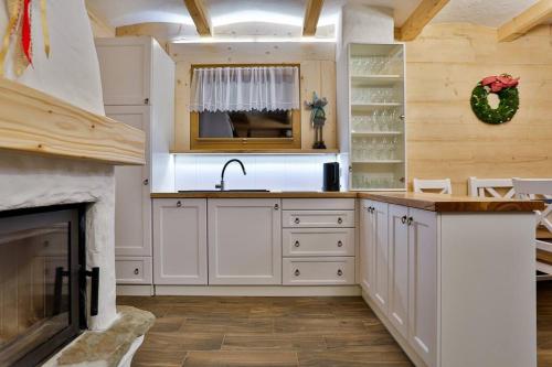 Dom na Zapotoczu. Góralski dom na wyłączność na szczycie skały. Dom na Zapotoczu. Góralski dom na wyłączność na szczycie skały.