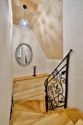 Dom na Zapotoczu. Góralski dom na wyłączność na szczycie skały. Dom na Zapotoczu. Góralski dom na wyłączność na szczycie skały.