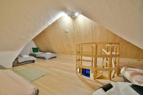 Dom na Zapotoczu. Góralski dom na wyłączność na szczycie skały. Dom na Zapotoczu. Góralski dom na wyłączność na szczycie skały.