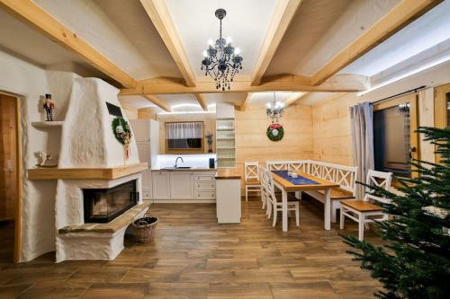 Dom na Zapotoczu. Góralski dom na wyłączność na szczycie skały. Dom na Zapotoczu. Góralski dom na wyłączność na szczycie skały.