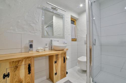 Dom na Zapotoczu. Góralski dom na wyłączność na szczycie skały. Dom na Zapotoczu. Góralski dom na wyłączność na szczycie skały.