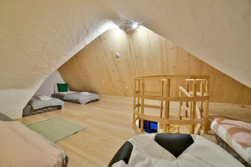 Dom na Zapotoczu. Góralski dom na wyłączność na szczycie skały. Dom na Zapotoczu. Góralski dom na wyłączność na szczycie skały.