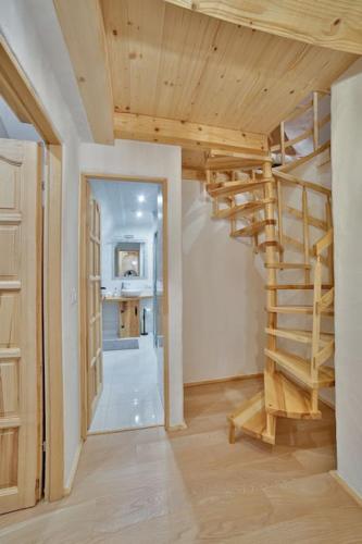 Dom na Zapotoczu. Góralski dom na wyłączność na szczycie skały. Dom na Zapotoczu. Góralski dom na wyłączność na szczycie skały.