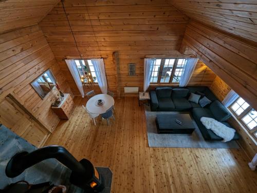 Tommy and Ailins cabin Tommy and Ailins cabin