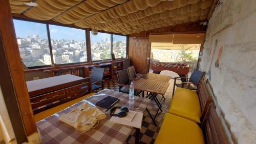 공용 라운지/TV 시청 구역, 캐롭 호스텔 - 암만 (Carob Hostel - Amman ) in 암만