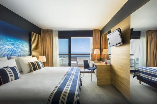 Superior Single Room with Sea View image 2