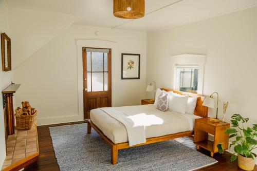 1 queen bed