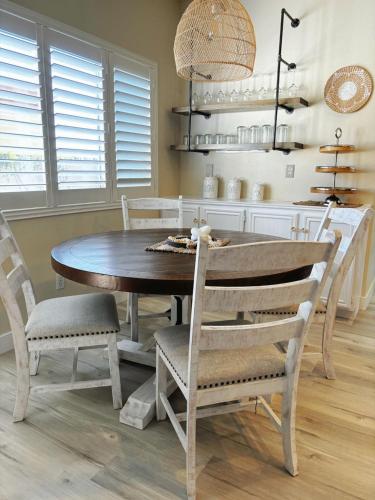 Fragrant Finnish Sauna & Cozy Pool with French 3br, Las Vegas (photo 4)