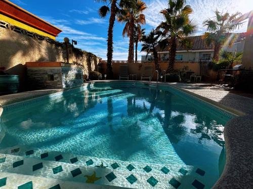 Fragrant Finnish Sauna & Cozy Pool with French 3br, Las Vegas (photo 10)