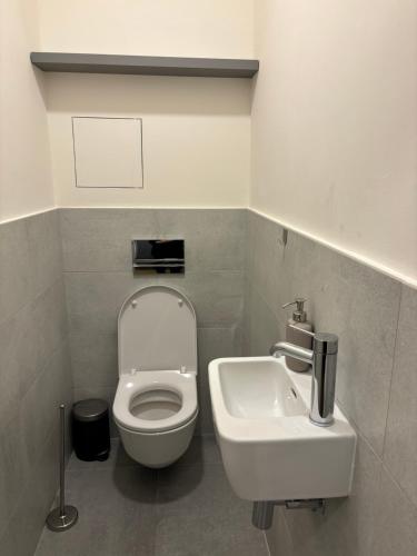 Main city CENTER - LUXURY - FREE PARKING - CITY VIEW, Bratislava (photo 9)