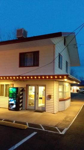 Travel Inn Motel - image 14