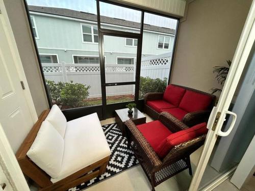 Luxurious family-friendly home in Oakleaf thumb 2