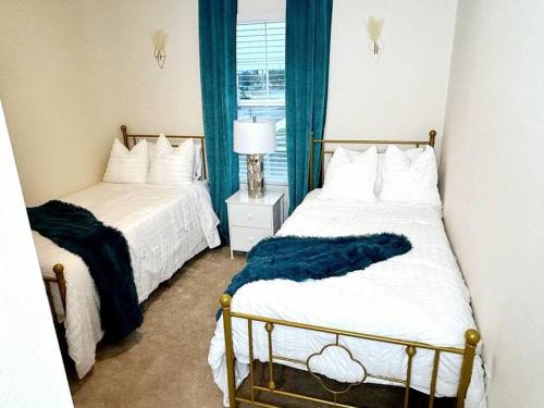 Luxurious family-friendly home in Oakleaf detail