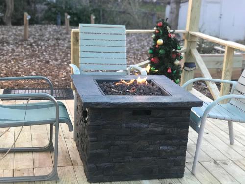 Waynes Place-Hot tub, pet friendly. Close to HPU in High Point, USA