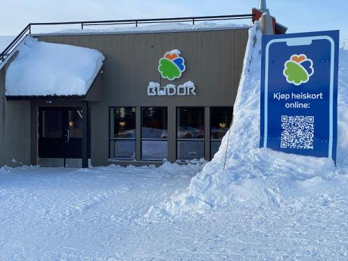 กีฬาและกิจกรรมสันทนาการ, Høstkos og ro på Budor, 4 roms hytte med peis og wifi (Høstkos og ro pa Budor, 4 roms hytte med peis og wifi) in เอลเวรุม