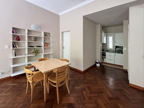 Monoambiente con vista a jardín