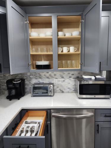 keuken, 3BR-2BA Home Near Truist Park and Downtown Atlanta in Smyrna (GA)