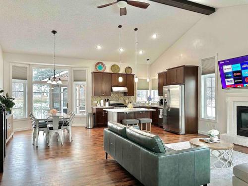 PROMO price for January-Prime Location in Shakopee, USA
