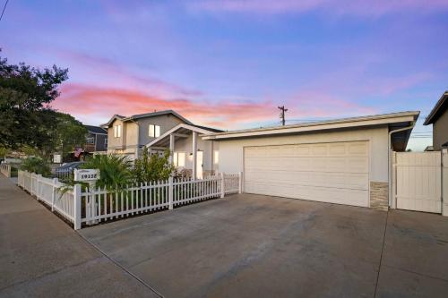 Peaceful Home Near Beach & Disneyland in Huntington Beach, USA