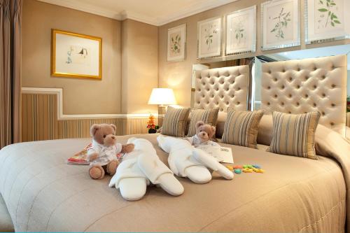 52203528 Milestone Hotel Kensington