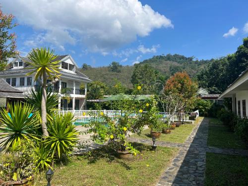 Villa Colina Khao Lak Rooms and Bungalows - Adults Only photo 3