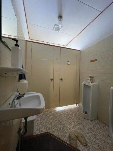 Standard Twin Room with Shared Bathroom