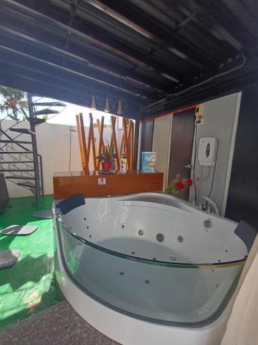 Hot tub, Bmf Homestay Jacuzzi in Tacloban