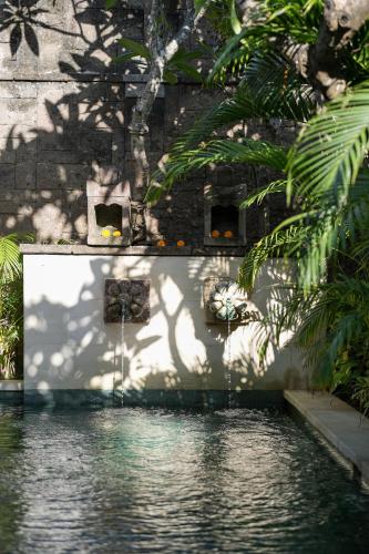 Mosan House - unique art-filled gem in perfect location a short walk from the beach or Seminyak Square including AC office for remote working