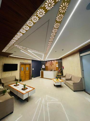 设施服务, THE ECSTASY in 勒克瑙