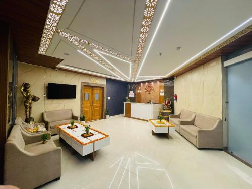 设施服务, THE ECSTASY in 勒克瑙