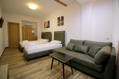 Ortus Rooms – Saranda, OR