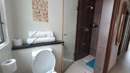 Three-Bedroom Villa image 9