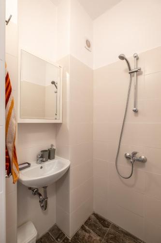 Peaceful downtown location - 2 bedroom apartment by Flat Manаger, Sofia (photo 5)