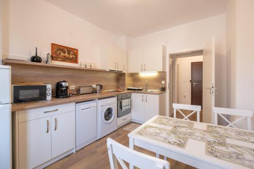 Peaceful downtown location - 2 bedroom apartment by Flat Manаger, Sofia (photo 6)