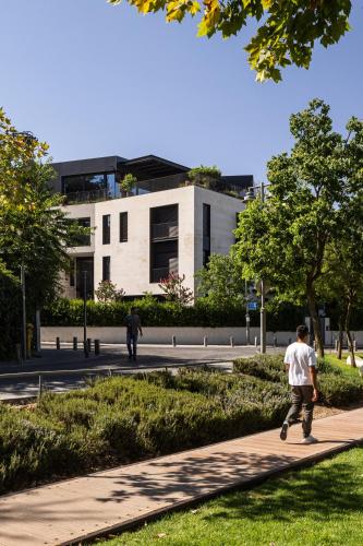 THE Y HOUSE - image 3