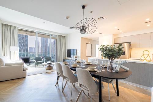 Daniels Luxury 3BR with Dubai Opera Views, Дубай