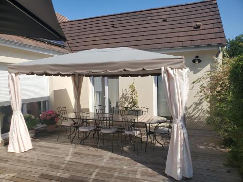 Maison Sleep & Swim, 24H Le Mans Classic 2 B&B chambres d'hôtes