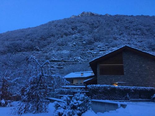 Casa Vignolet : la finestra su Pont-Saint-Martin