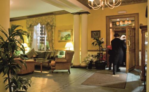 Lobby, Macdonald Crutherland House in South Side