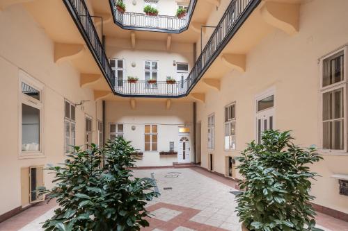 Excellent location cozy apartment - image 2