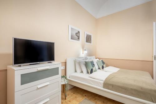 Excellent location cozy apartment - image 7
