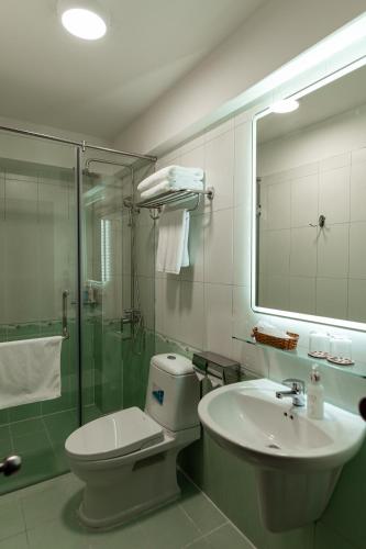 room detail thumbnail 2