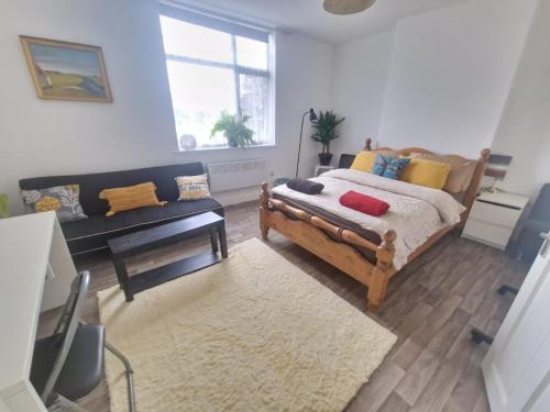 Cosy split-level 2 bed apartment