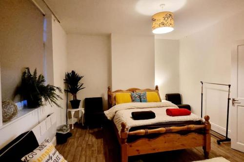 Cosy split-level 2 bed apartment