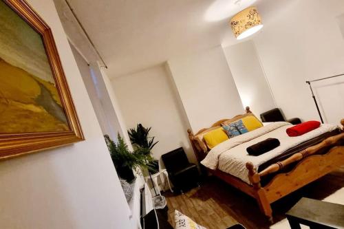 Cosy split-level 2 bed apartment