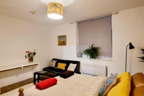 Cosy split-level 2 bed apartment