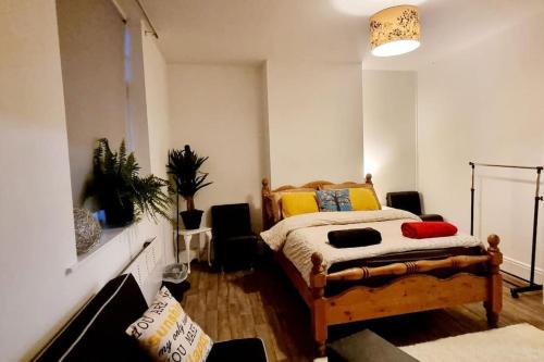 Cosy split-level 2 bed apartment